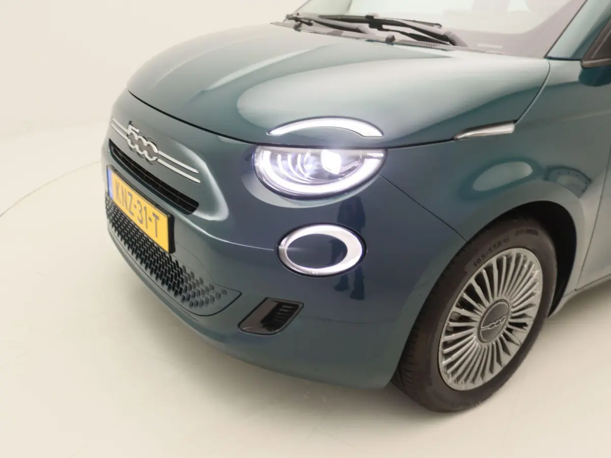1.0 Hybrid Torino Launch Edition | Voorraadkorting | 16'' LM. Velgen | Parkeersensoren Achter | Draadloos Carplay & Android Auto |