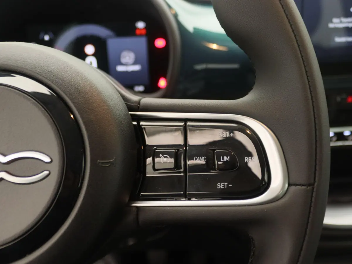 1.0 Hybrid Torino Launch Edition | Voorraadkorting | 16'' LM. Velgen | Parkeersensoren Achter | Draadloos Carplay & Android Auto |