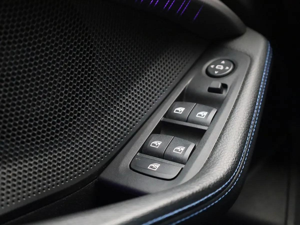 120i Business Edition | M-Sport 50 Jahre | Automaat | Apple Carplay / Android Auto | Navigatie | Stoel/Stuur verwarming | M-Aerodynamica | Half leder | Virtual cockpit | Cruise Control | Par