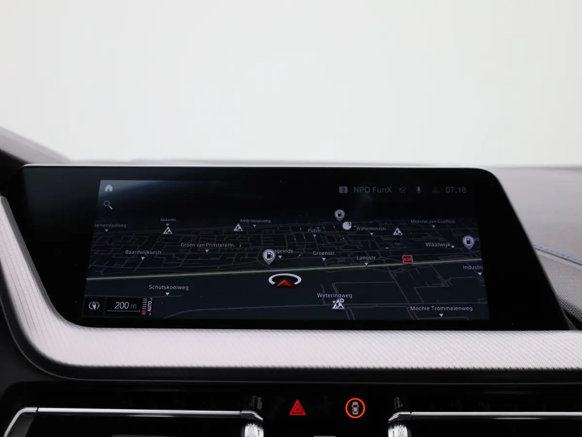 120i Business Edition | M-Sport 50 Jahre | Automaat | Apple Carplay / Android Auto | Navigatie | Stoel/Stuur verwarming | M-Aerodynamica | Half leder | Virtual cockpit | Cruise Control | Par