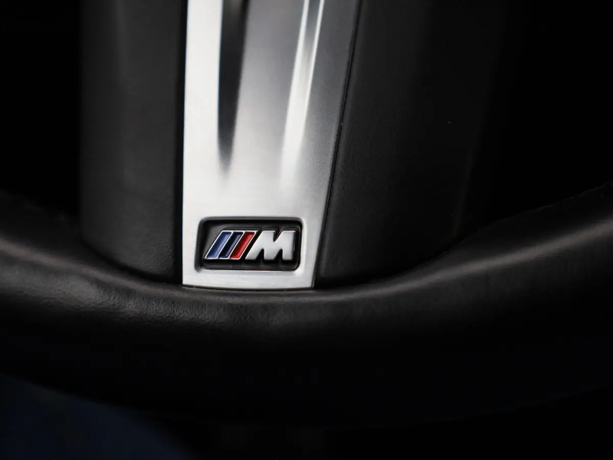 120i Business Edition | M-Sport 50 Jahre | Automaat | Apple Carplay / Android Auto | Navigatie | Stoel/Stuur verwarming | M-Aerodynamica | Half leder | Virtual cockpit | Cruise Control | Par