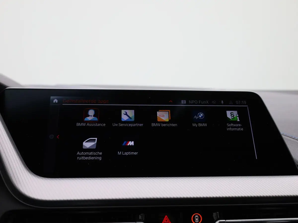 120i Business Edition | M-Sport 50 Jahre | Automaat | Apple Carplay / Android Auto | Navigatie | Stoel/Stuur verwarming | M-Aerodynamica | Half leder | Virtual cockpit | Cruise Control | Par