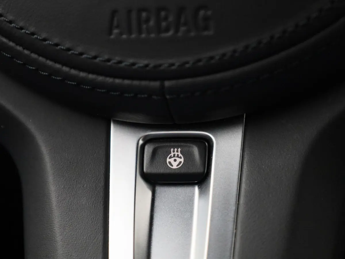 120i Business Edition | M-Sport 50 Jahre | Automaat | Apple Carplay / Android Auto | Navigatie | Stoel/Stuur verwarming | M-Aerodynamica | Half leder | Virtual cockpit | Cruise Control | Par