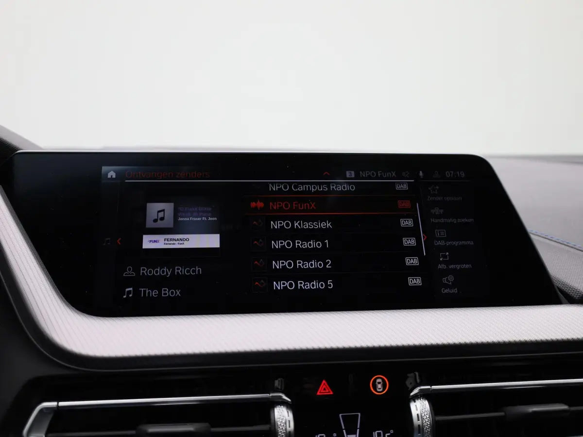 120i Business Edition | M-Sport 50 Jahre | Automaat | Apple Carplay / Android Auto | Navigatie | Stoel/Stuur verwarming | M-Aerodynamica | Half leder | Virtual cockpit | Cruise Control | Par