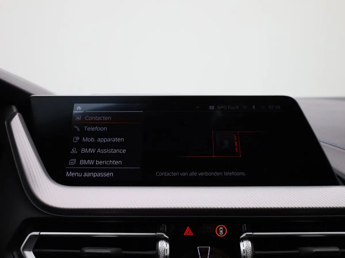 120i Business Edition | M-Sport 50 Jahre | Automaat | Apple Carplay / Android Auto | Navigatie | Stoel/Stuur verwarming | M-Aerodynamica | Half leder | Virtual cockpit | Cruise Control | Par