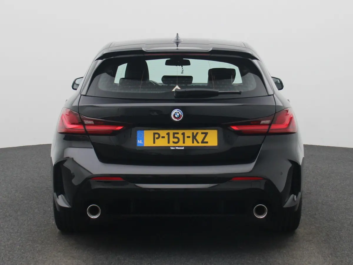 120i Business Edition | M-Sport 50 Jahre | Automaat | Apple Carplay / Android Auto | Navigatie | Stoel/Stuur verwarming | M-Aerodynamica | Half leder | Virtual cockpit | Cruise Control | Par