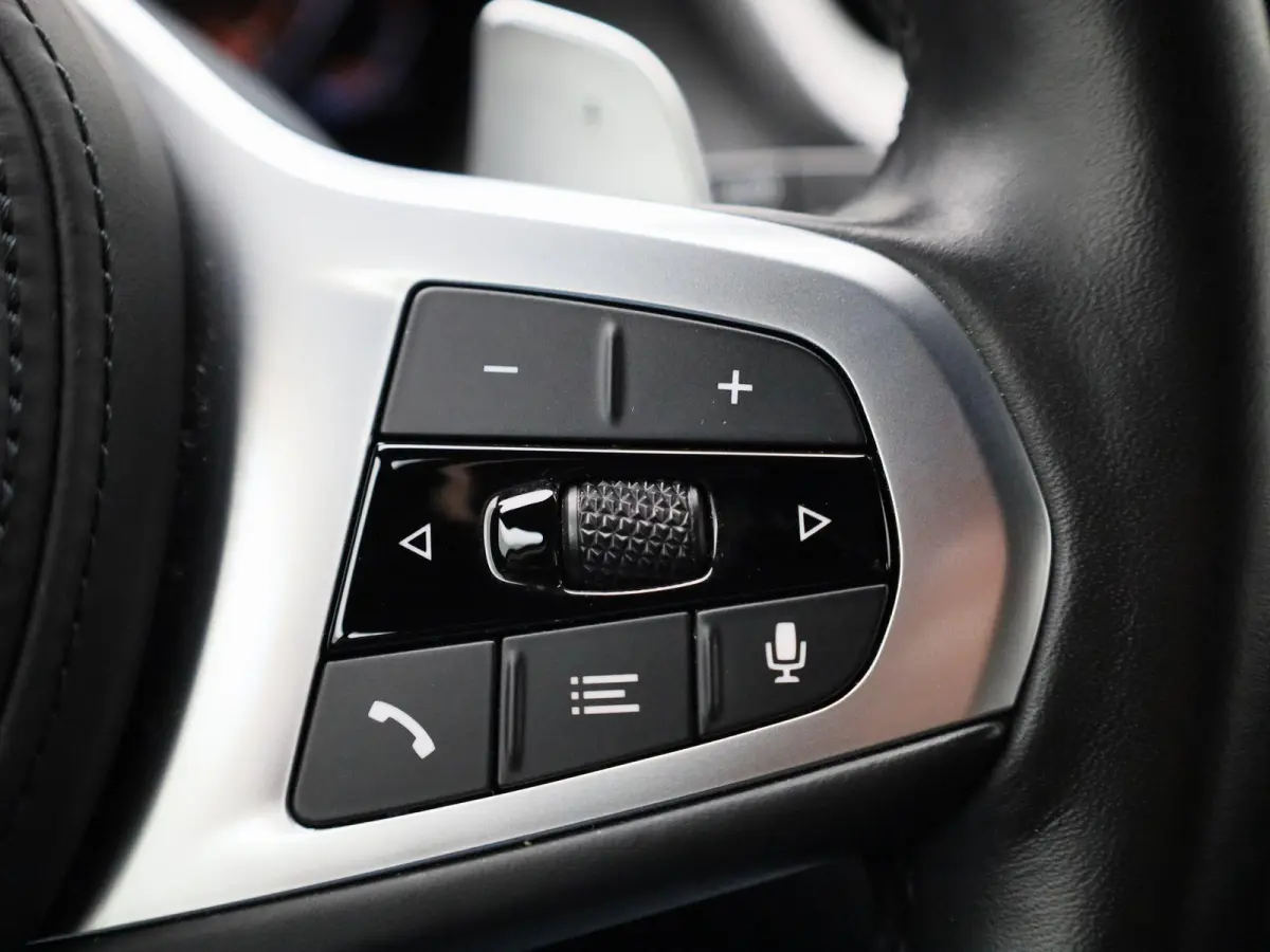 120i Business Edition | M-Sport 50 Jahre | Automaat | Apple Carplay / Android Auto | Navigatie | Stoel/Stuur verwarming | M-Aerodynamica | Half leder | Virtual cockpit | Cruise Control | Par