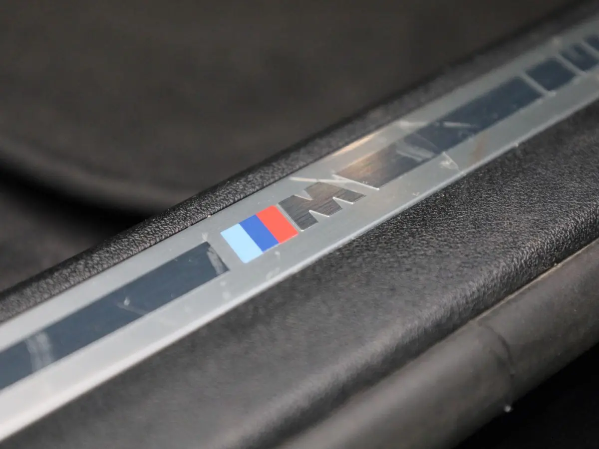 120i Business Edition | M-Sport 50 Jahre | Automaat | Apple Carplay / Android Auto | Navigatie | Stoel/Stuur verwarming | M-Aerodynamica | Half leder | Virtual cockpit | Cruise Control | Par