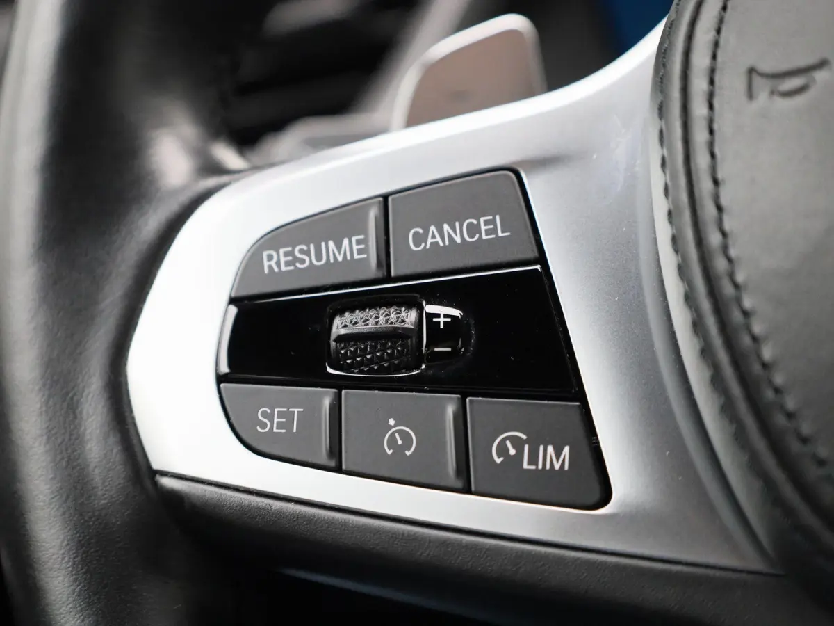 120i Business Edition | M-Sport 50 Jahre | Automaat | Apple Carplay / Android Auto | Navigatie | Stoel/Stuur verwarming | M-Aerodynamica | Half leder | Virtual cockpit | Cruise Control | Par