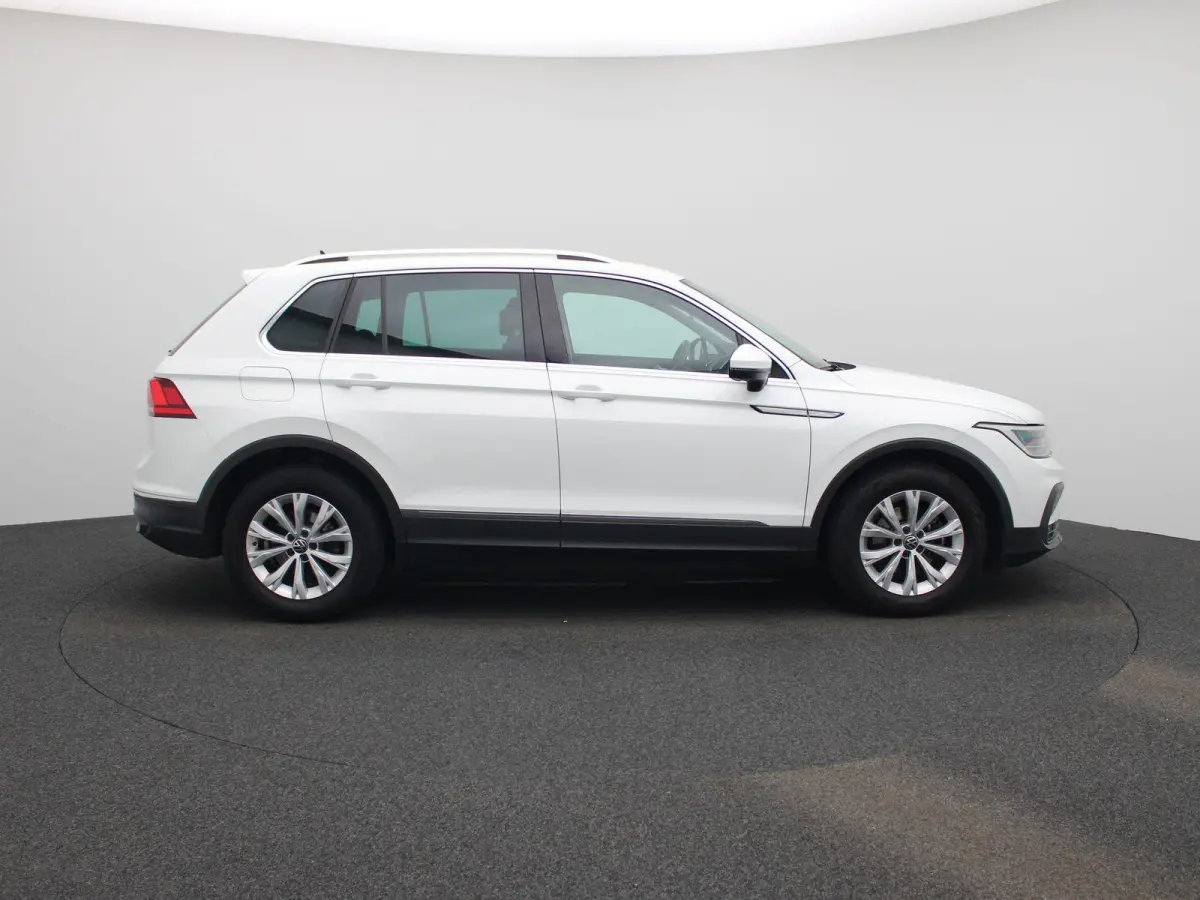 1.5 TSI Life Business | LMV | Climate control | DAB | Camera | Navigatie | Bluetooth | Adaptive cruise | Parkeer sensoren | Virtual cockpit |