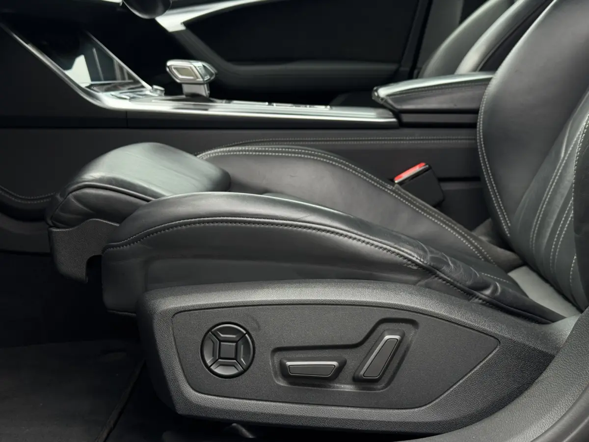 55 TFSI e quattro Competition | Pano | Memory | Bang Olufsen | 20 inch | Carplay | Head Up | S-line | 1e eigenaar