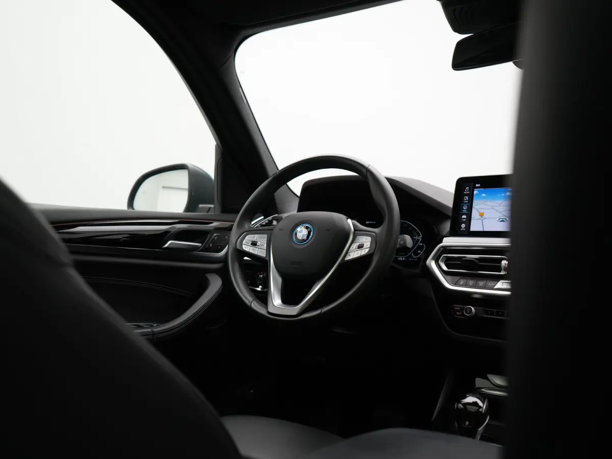 xDrive30e FACELIFT High Executive PHEV 293pk Dealer O.H | Trekhaak Af Fabriek | Panodak | Head Up | Adaptive Cruise | Camera | Laser LED | Hifi Audio | Lederen Sportstoelen Memory & Ventilat