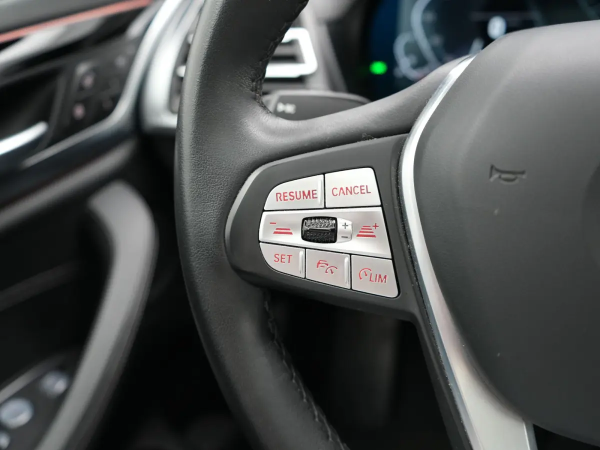 xDrive30e FACELIFT High Executive PHEV 293pk Dealer O.H | Trekhaak Af Fabriek | Panodak | Head Up | Adaptive Cruise | Camera | Laser LED | Hifi Audio | Lederen Sportstoelen Memory & Ventilat