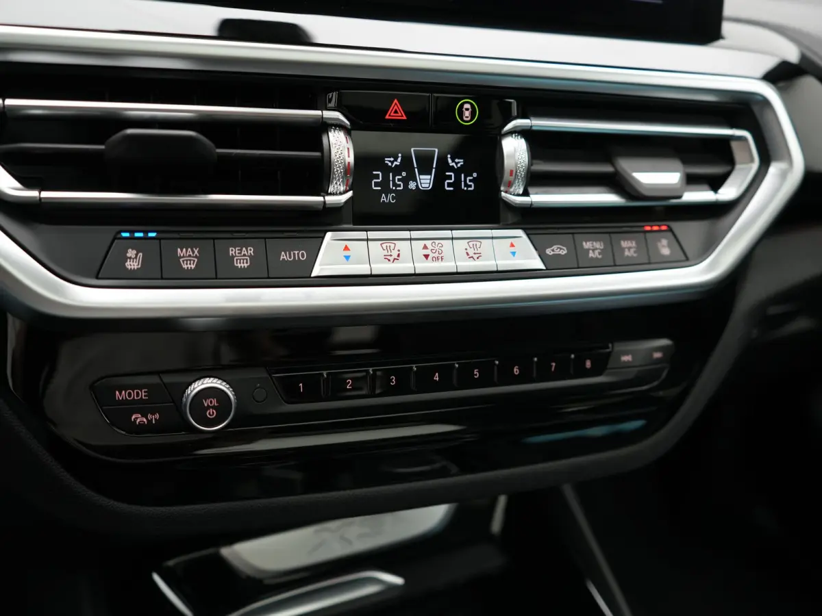 xDrive30e FACELIFT High Executive PHEV 293pk Dealer O.H | Trekhaak Af Fabriek | Panodak | Head Up | Adaptive Cruise | Camera | Laser LED | Hifi Audio | Lederen Sportstoelen Memory & Ventilat