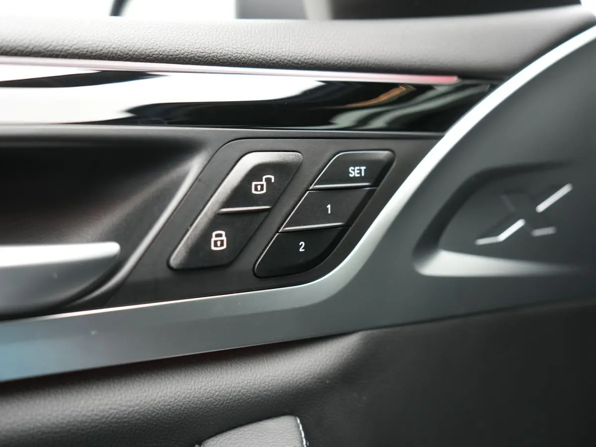 xDrive30e FACELIFT High Executive PHEV 293pk Dealer O.H | Trekhaak Af Fabriek | Panodak | Head Up | Adaptive Cruise | Camera | Laser LED | Hifi Audio | Lederen Sportstoelen Memory & Ventilat