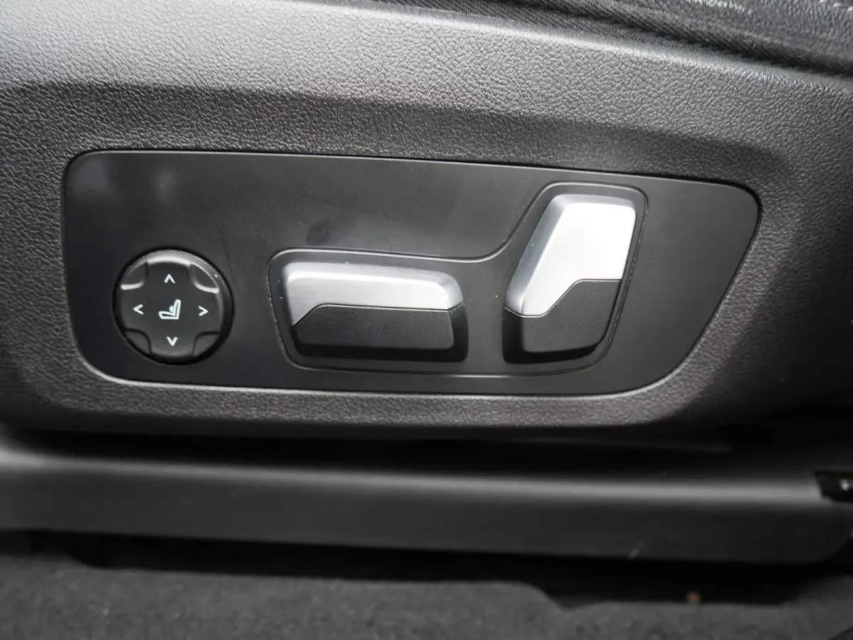 xDrive30e FACELIFT High Executive PHEV 293pk Dealer O.H | Trekhaak Af Fabriek | Panodak | Head Up | Adaptive Cruise | Camera | Laser LED | Hifi Audio | Lederen Sportstoelen Memory & Ventilat