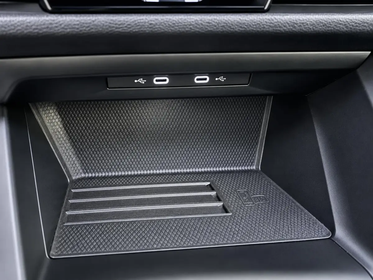 1.5 eTSI Life DSG Navigatie Apple Carplay Android Auto Parkeerhulp Adaptive Cruise Control Stoel- en stuurverwarming Sfeerverlichting Virtual Cockpit Climate Control