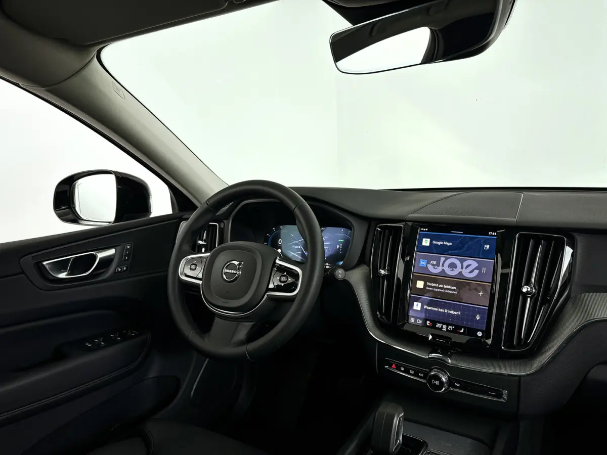 T6 Plug-in hybrid AWD Plus Dark | Panoramadak | 360° camera | Elektrische stoelen | Stoel- en stuurverwarming | Trekhaak