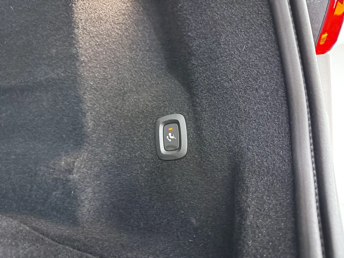 T6 Plug-in hybrid AWD Plus Dark | Panoramadak | 360° camera | Elektrische stoelen | Stoel- en stuurverwarming | Trekhaak