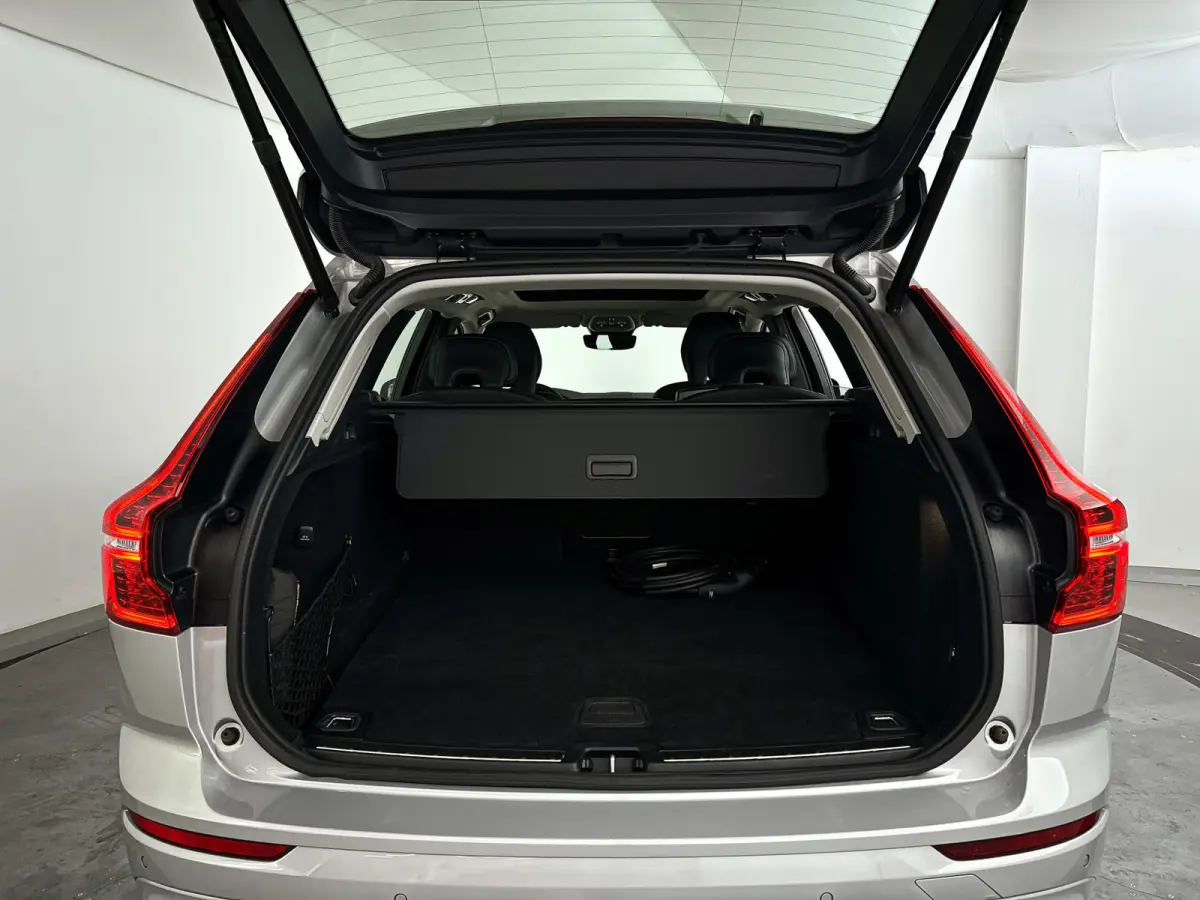 T6 Plug-in hybrid AWD Plus Dark | Panoramadak | 360° camera | Elektrische stoelen | Stoel- en stuurverwarming | Trekhaak