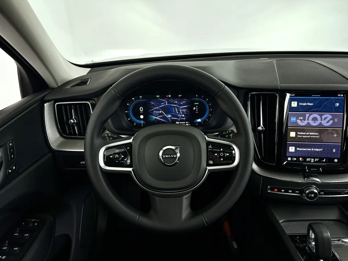 T6 Plug-in hybrid AWD Plus Dark | Panoramadak | 360° camera | Elektrische stoelen | Stoel- en stuurverwarming | Trekhaak