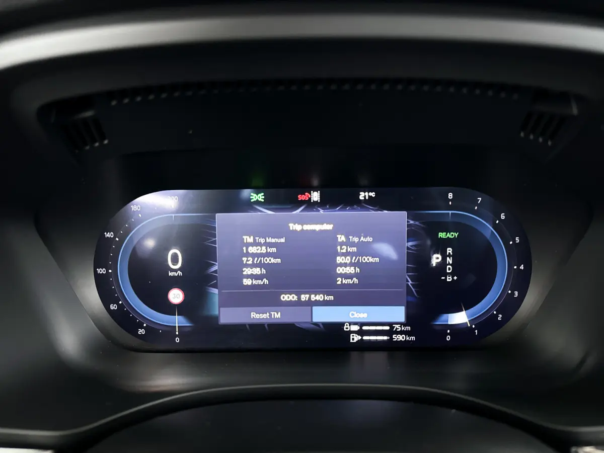 T6 Plug-in hybrid AWD Plus Dark | Panoramadak | 360° camera | Elektrische stoelen | Stoel- en stuurverwarming | Trekhaak