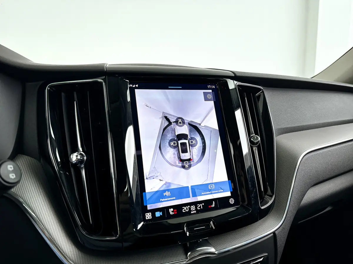 T6 Plug-in hybrid AWD Plus Dark | Panoramadak | 360° camera | Elektrische stoelen | Stoel- en stuurverwarming | Trekhaak