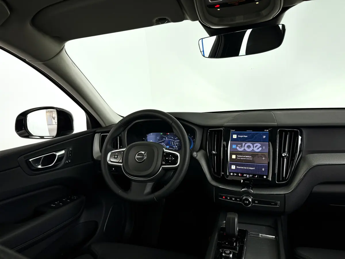 T6 Plug-in hybrid AWD Plus Dark | Panoramadak | 360° camera | Elektrische stoelen | Stoel- en stuurverwarming | Trekhaak