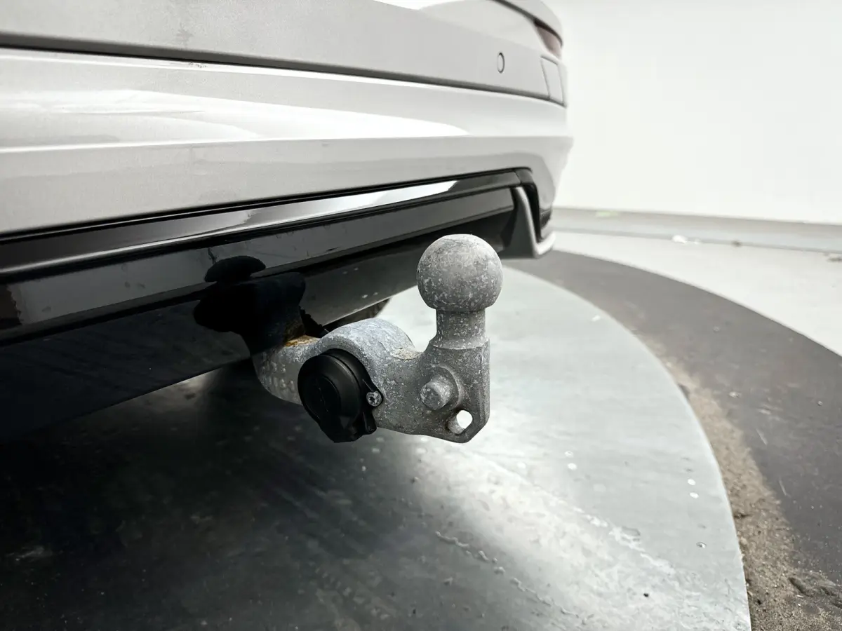 T6 Plug-in hybrid AWD Plus Dark | Panoramadak | 360° camera | Elektrische stoelen | Stoel- en stuurverwarming | Trekhaak