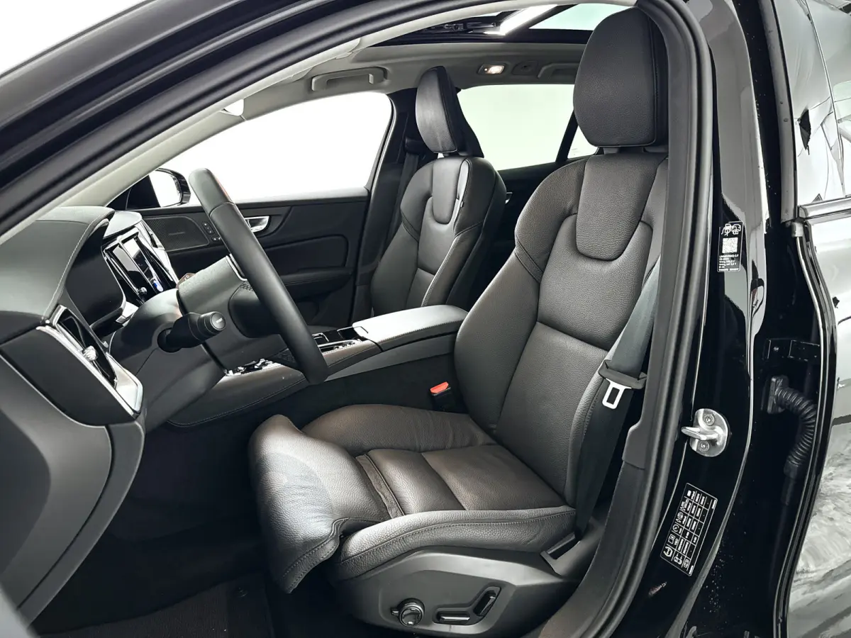 T6 Plug-in hybrid AWD Ultra Dark | Panoramadak | 360° camera | Harman Kardon | Head-up display | Stoel- en Stuurverwarming