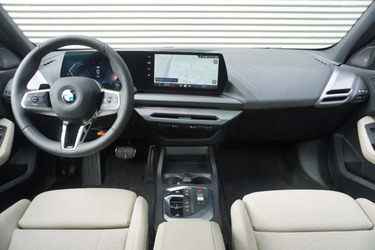 120 | M Sportpakket Pro | Premium Pack | Glazen panoramadak | Harman Kardon HiFi Sound system | Stuurwielrand verwarmd | Driving Assistant