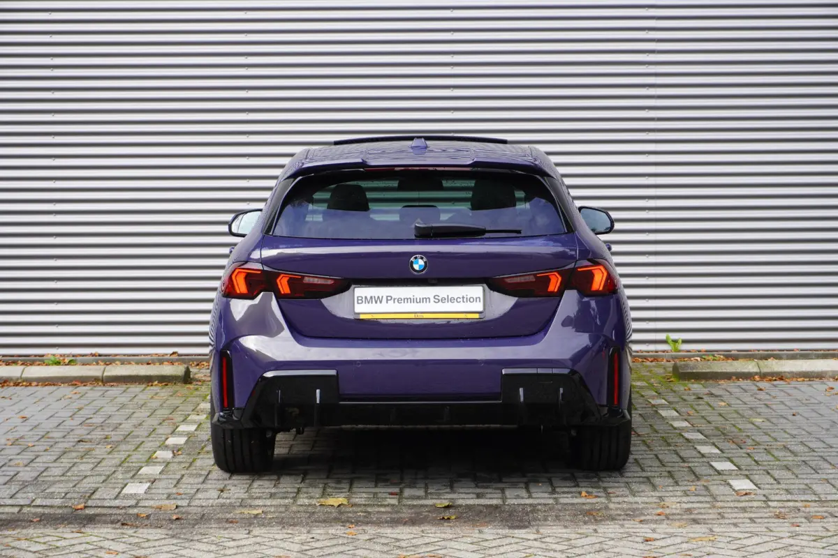 120 | M Sportpakket Pro | Premium Pack | Glazen panoramadak | Harman Kardon HiFi Sound system | Stuurwielrand verwarmd | Driving Assistant
