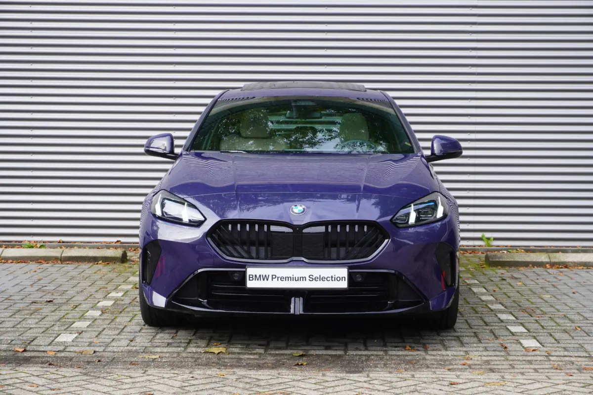 120 | M Sportpakket Pro | Premium Pack | Glazen panoramadak | Harman Kardon HiFi Sound system | Stuurwielrand verwarmd | Driving Assistant