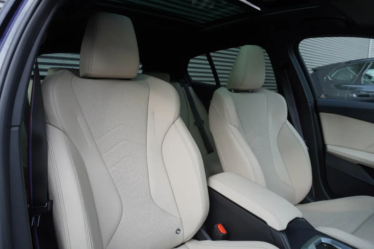 120 | M Sportpakket Pro | Premium Pack | Glazen panoramadak | Harman Kardon HiFi Sound system | Stuurwielrand verwarmd | Driving Assistant