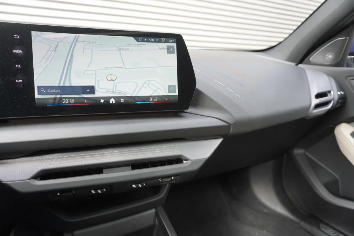 120 | M Sportpakket Pro | Premium Pack | Glazen panoramadak | Harman Kardon HiFi Sound system | Stuurwielrand verwarmd | Driving Assistant