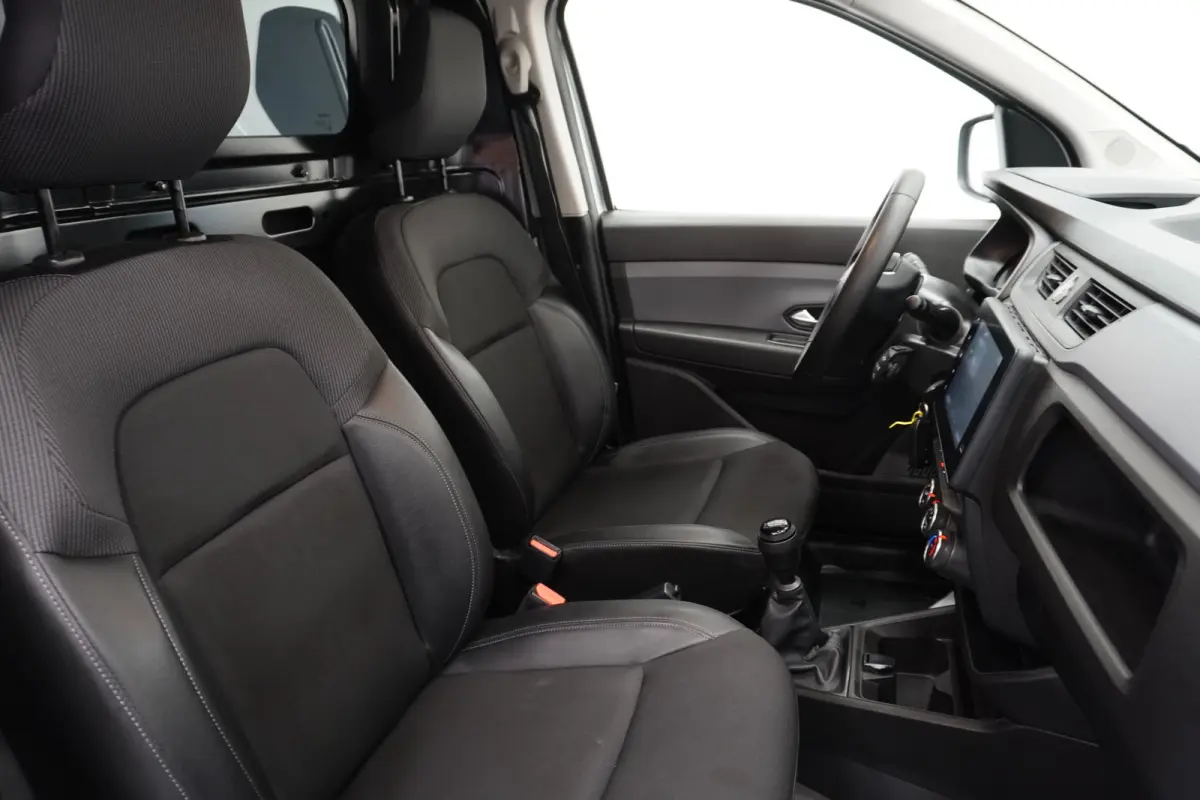 1.3 TCe 100PK Benzine EURO 6 - Airco - Navi - Cruise - €11.950,- Excl.