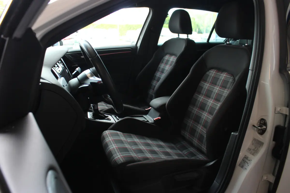 2.0 TSI GTI Performance NL-Auto | Milltek | Dynaudio | Carplay | Virtual Cockpit | Camera | LED | Adapt. Cruise | 19" LMV | PDC