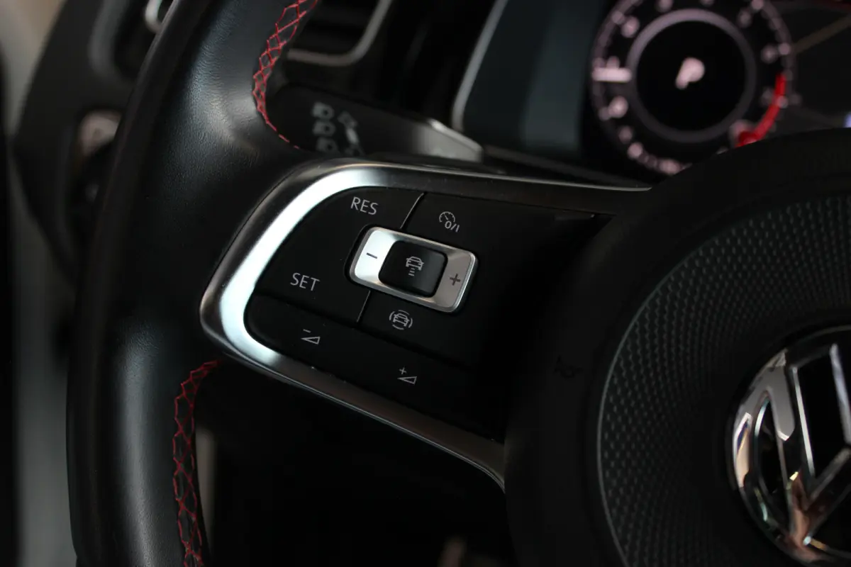 2.0 TSI GTI Performance NL-Auto | Milltek | Dynaudio | Carplay | Virtual Cockpit | Camera | LED | Adapt. Cruise | 19" LMV | PDC