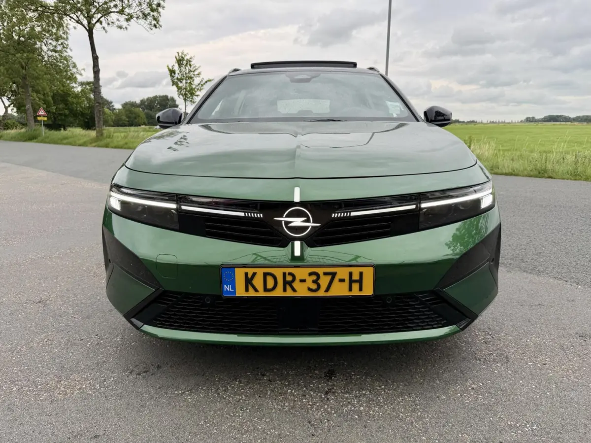 195PK Turbo Plug In Hybrid Ultimate UNIEKKKK