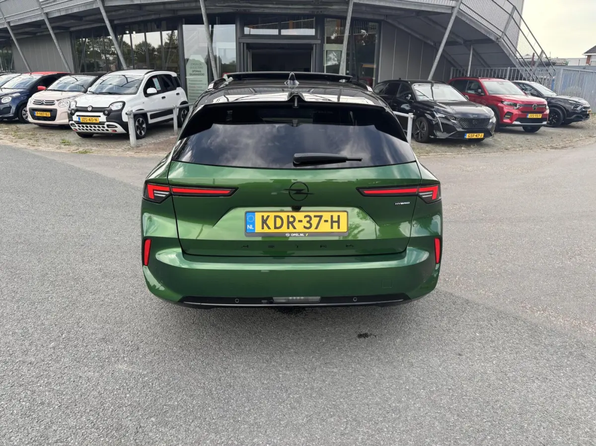 195PK Turbo Plug In Hybrid Ultimate UNIEKKKK