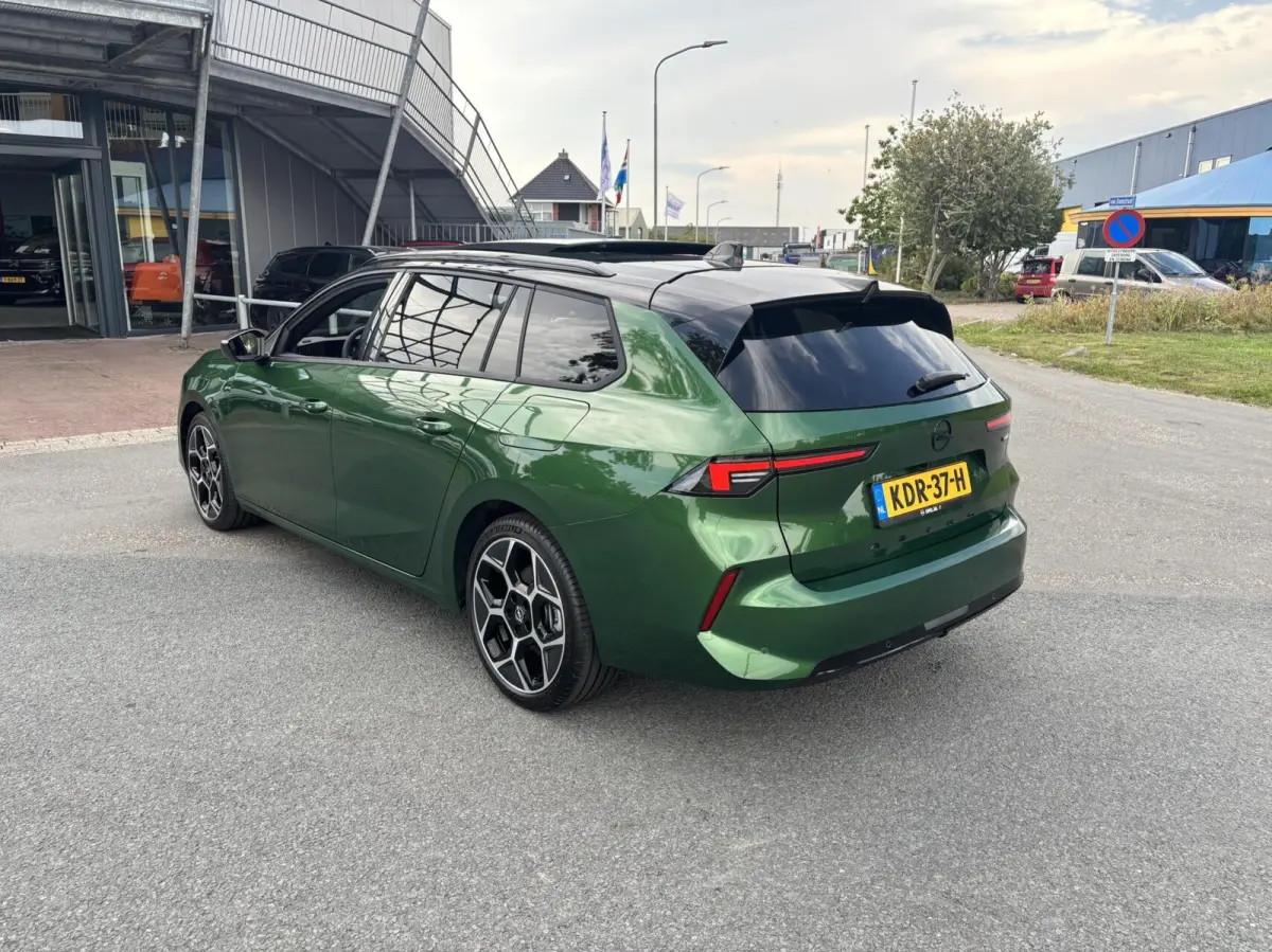 195PK Turbo Plug In Hybrid Ultimate UNIEKKKK