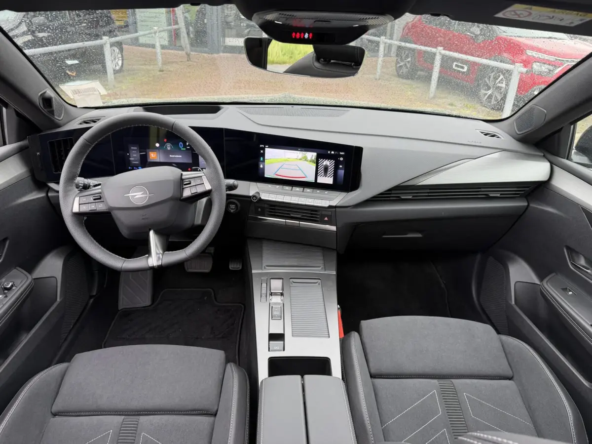 195PK Turbo Plug In Hybrid Ultimate UNIEKKKK