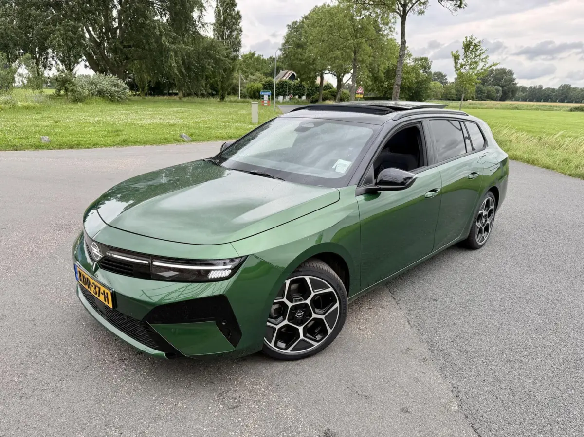 195PK Turbo Plug In Hybrid Ultimate UNIEKKKK