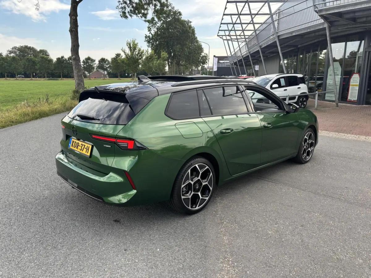 195PK Turbo Plug In Hybrid Ultimate UNIEKKKK