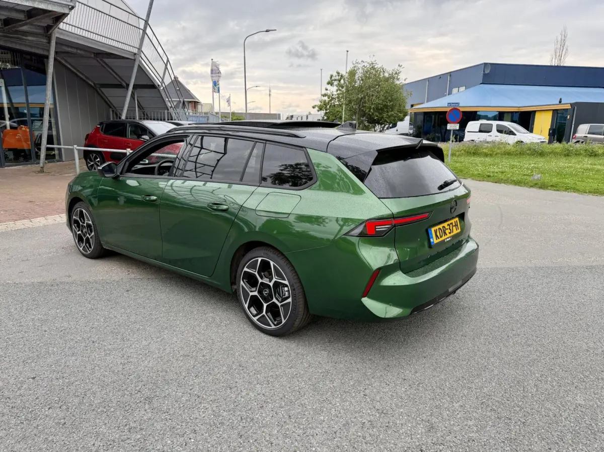 195PK Turbo Plug In Hybrid Ultimate UNIEKKKK