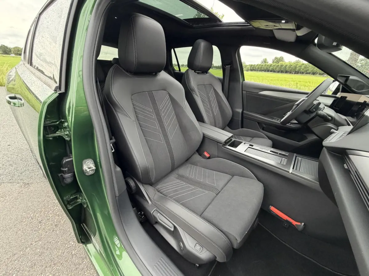 195PK Turbo Plug In Hybrid Ultimate UNIEKKKK