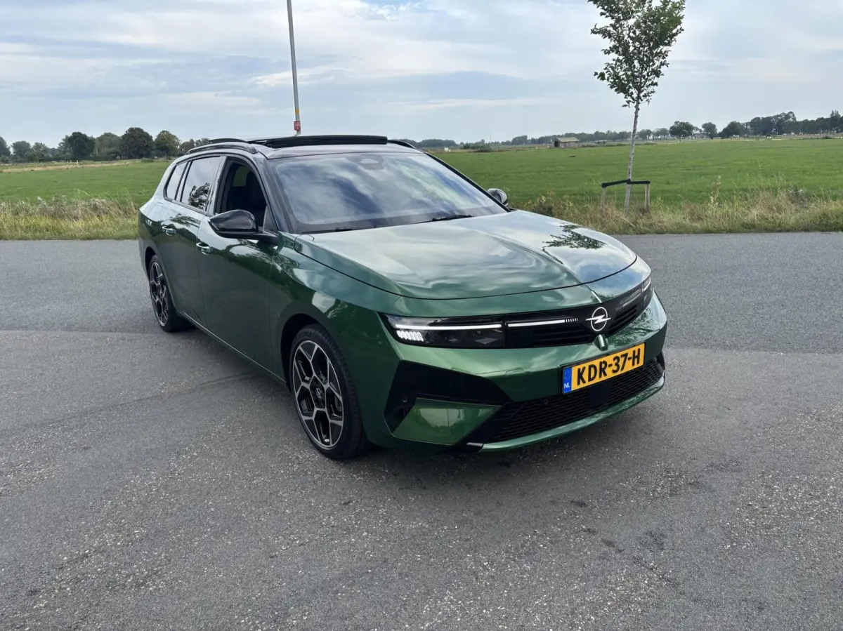 195PK Turbo Plug In Hybrid Ultimate UNIEKKKK