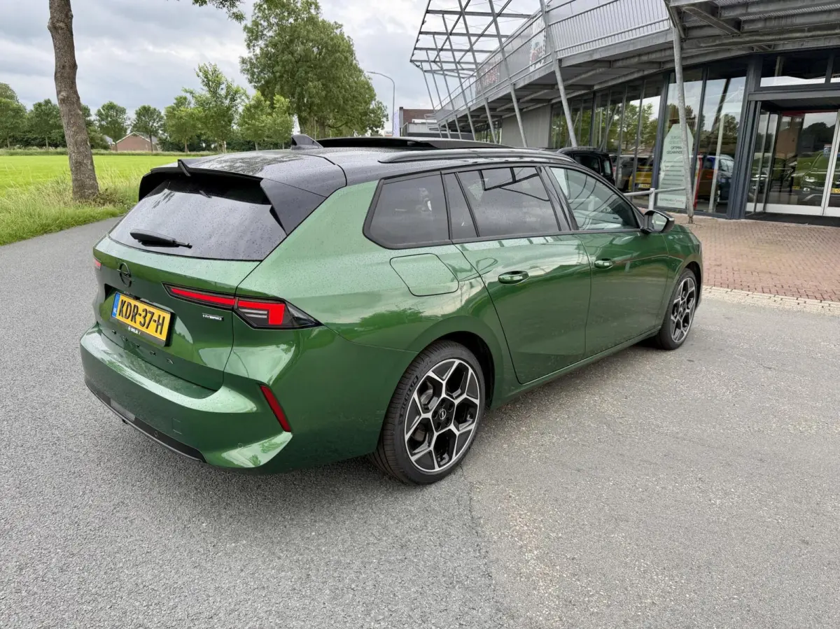 195PK Turbo Plug In Hybrid Ultimate UNIEKKKK