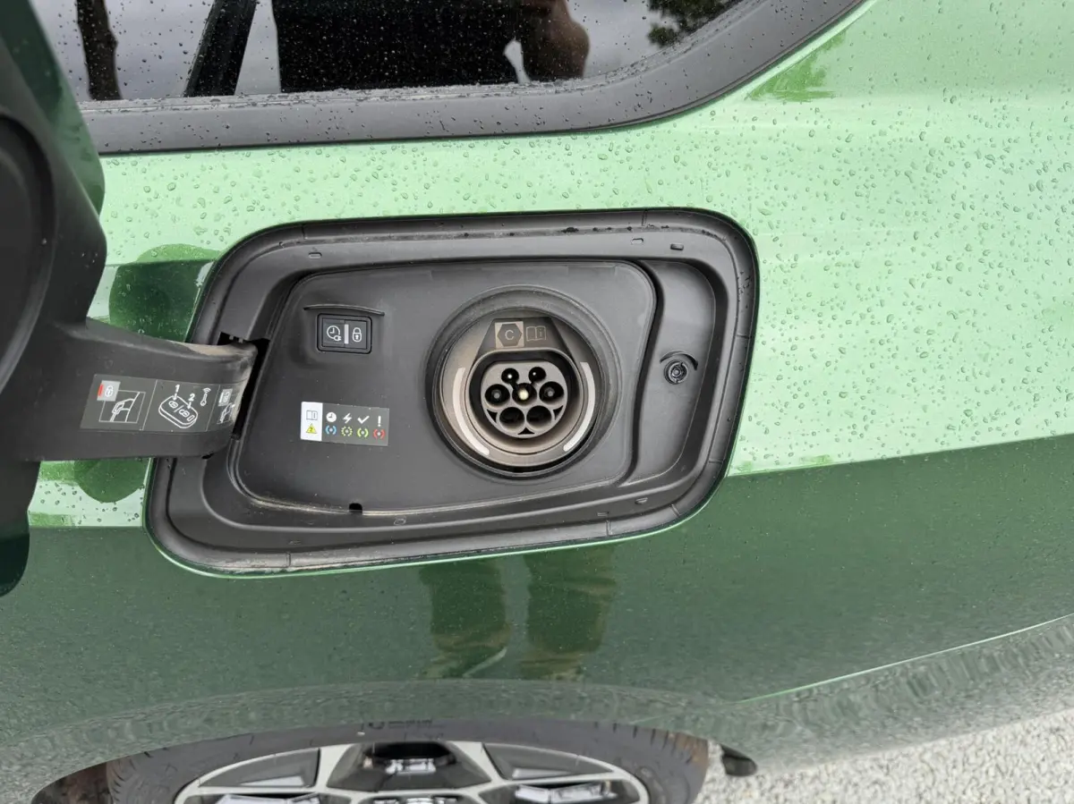 195PK Turbo Plug In Hybrid Ultimate UNIEKKKK