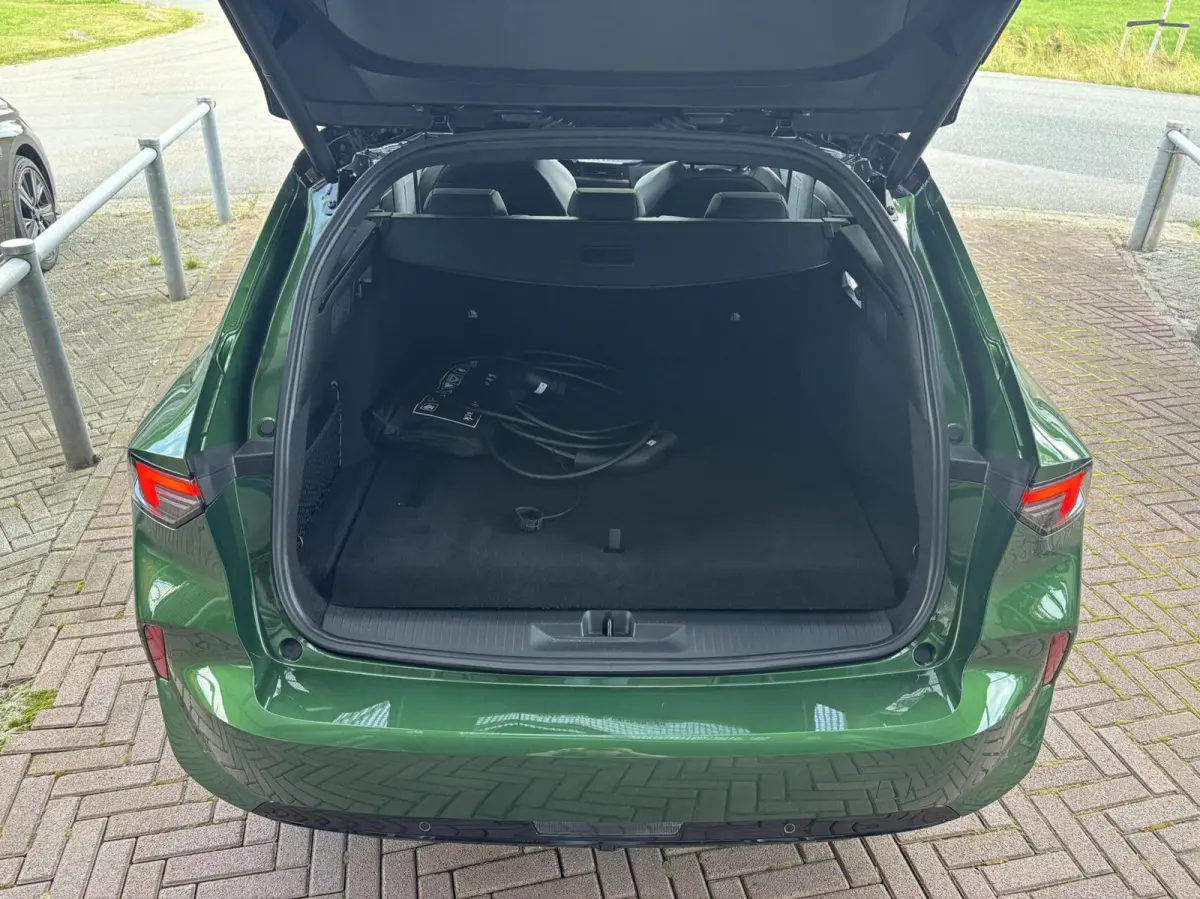195PK Turbo Plug In Hybrid Ultimate UNIEKKKK
